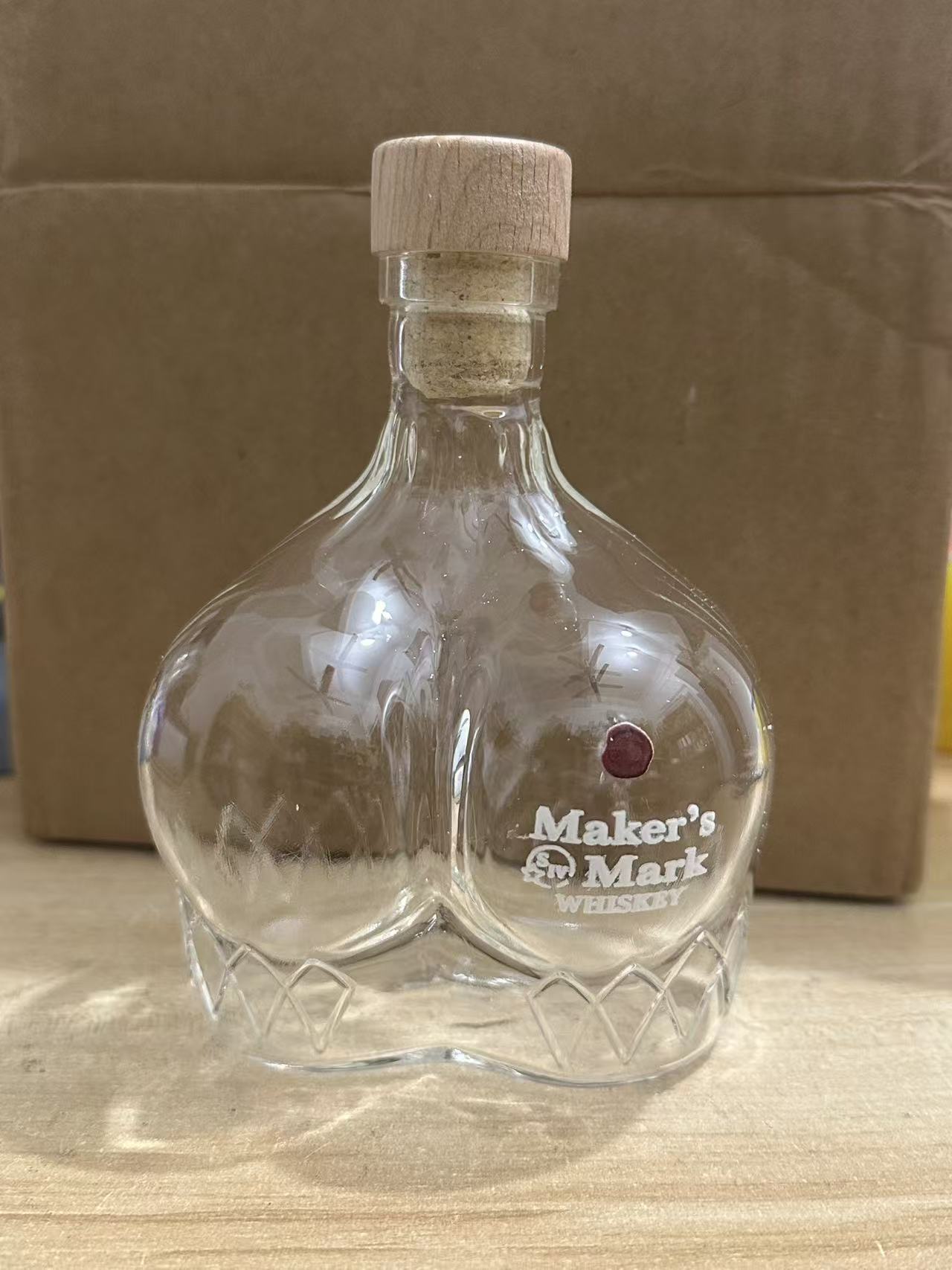 Glass Decanter Whiskey - قارورة ويسكي على شكل مؤخرة، زجاجة