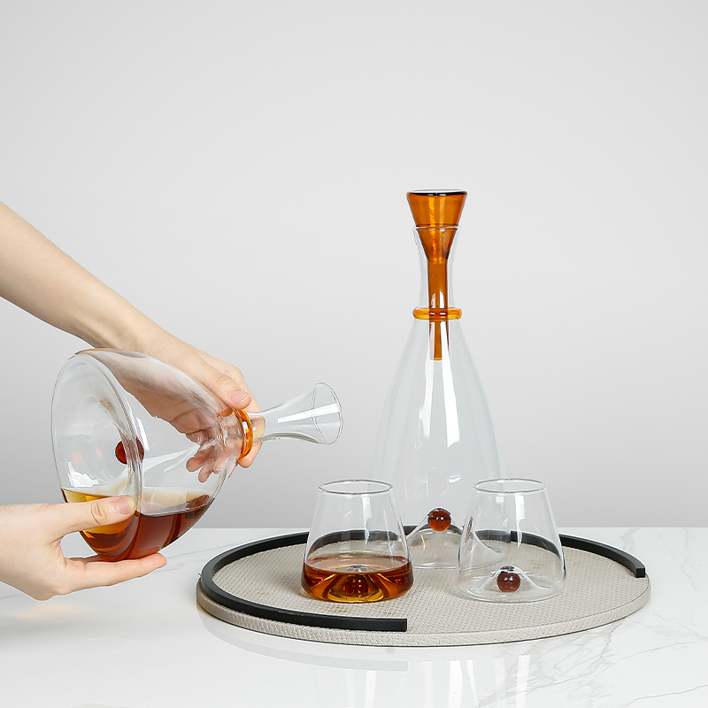 Glass Decanter Whiskey - قارورة زجاجية عصرية بتصميم بسيط للمنزل