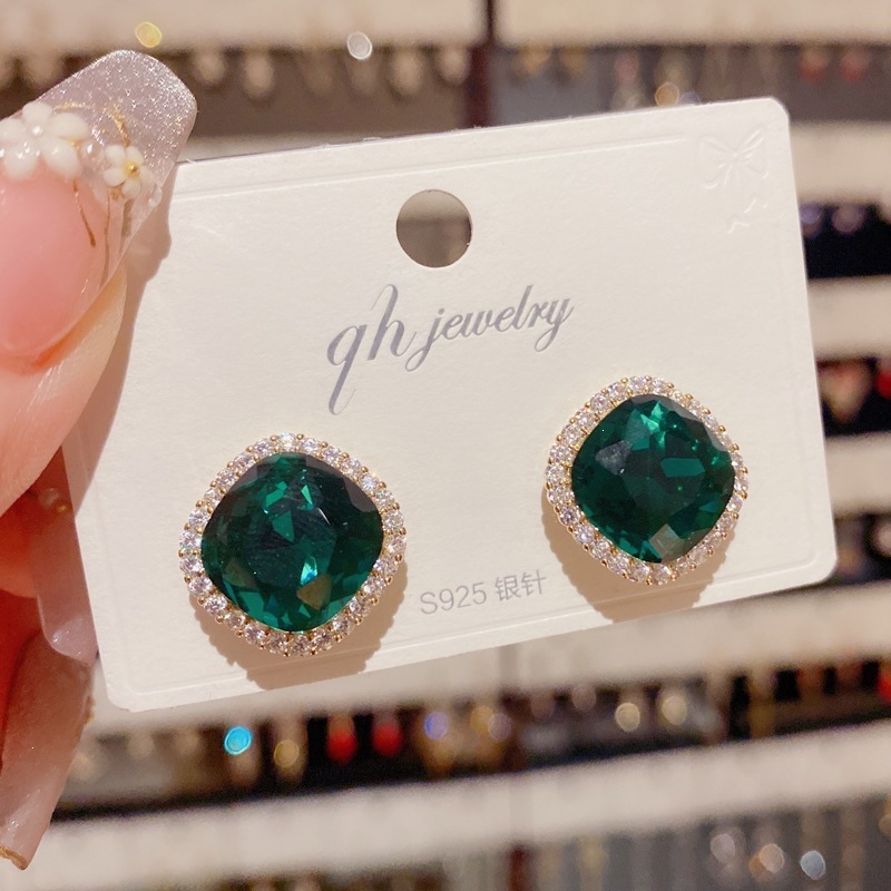 Luxury Lifestyle Jewelry - أقراط أنيقة بتصميم فاخر على الطراز