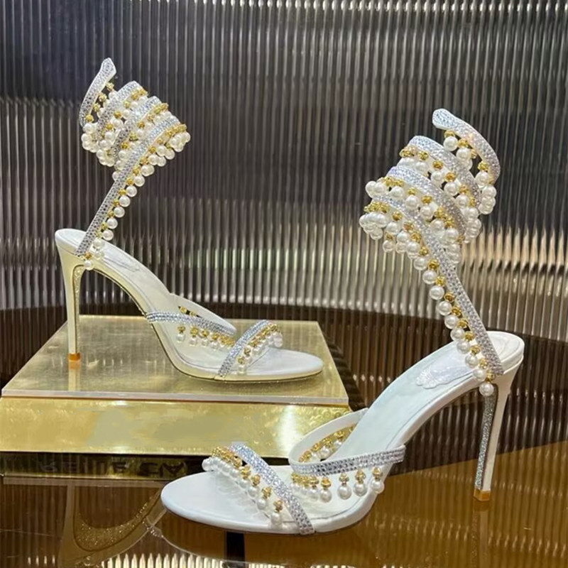 صنادل نسائية فاخرة مزينة بالأح - مراجعة Luxury Lifestyle وسعره