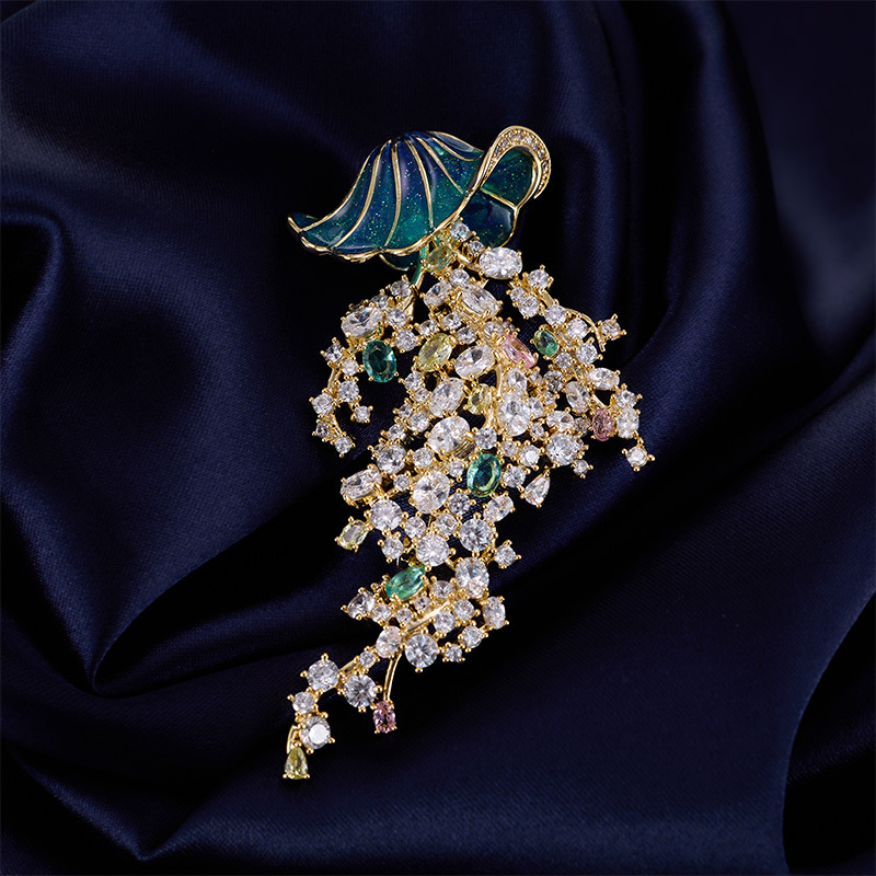 دبوس زينة على شكل قنديل البحر  - مراجعة Luxury Lifestyle Jewelry وسعره