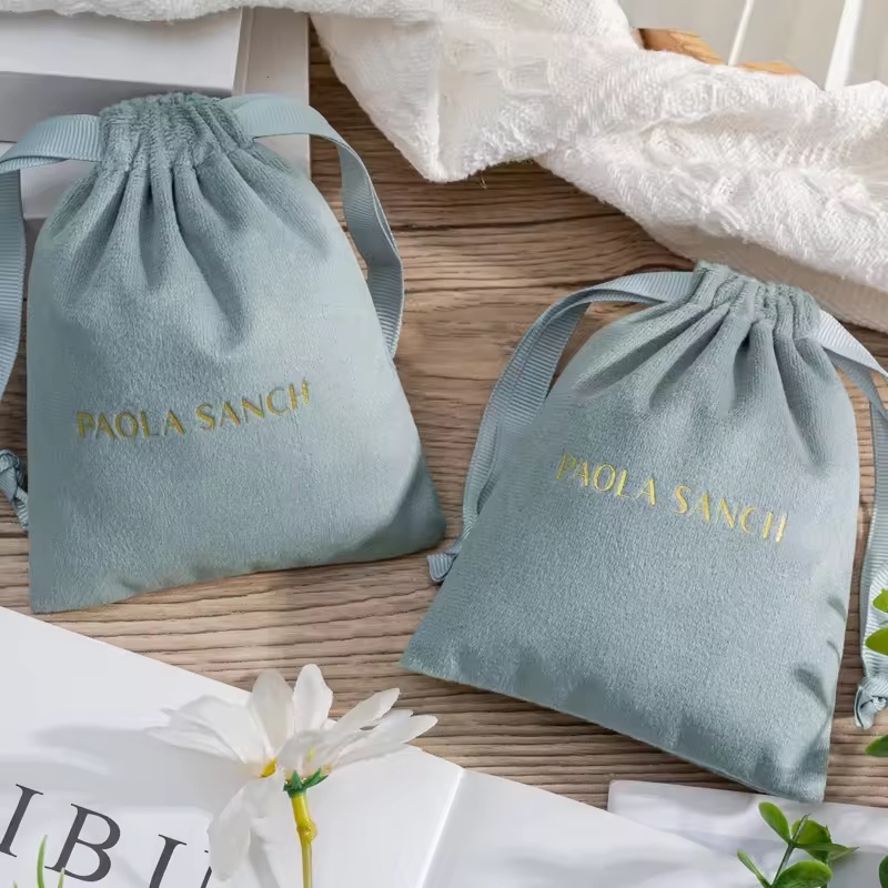 حقيبة مخملية فاخرة مطبوعة بشعا - مراجعة Scented Candle Luxury وسعره