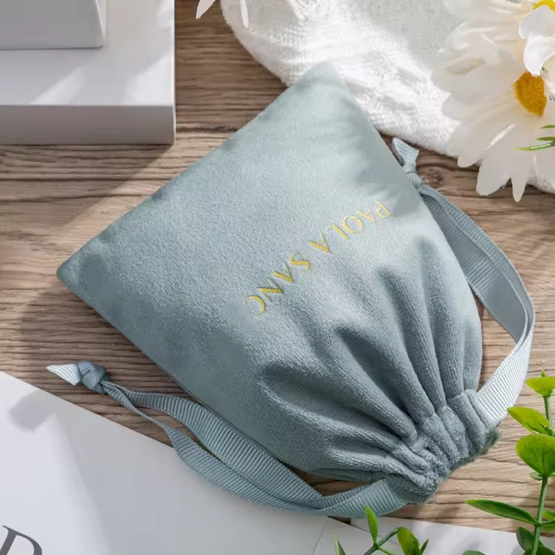 حقيبة مخملية فاخرة مطبوعة بشعا - مراجعة Scented Candle Luxury وسعره