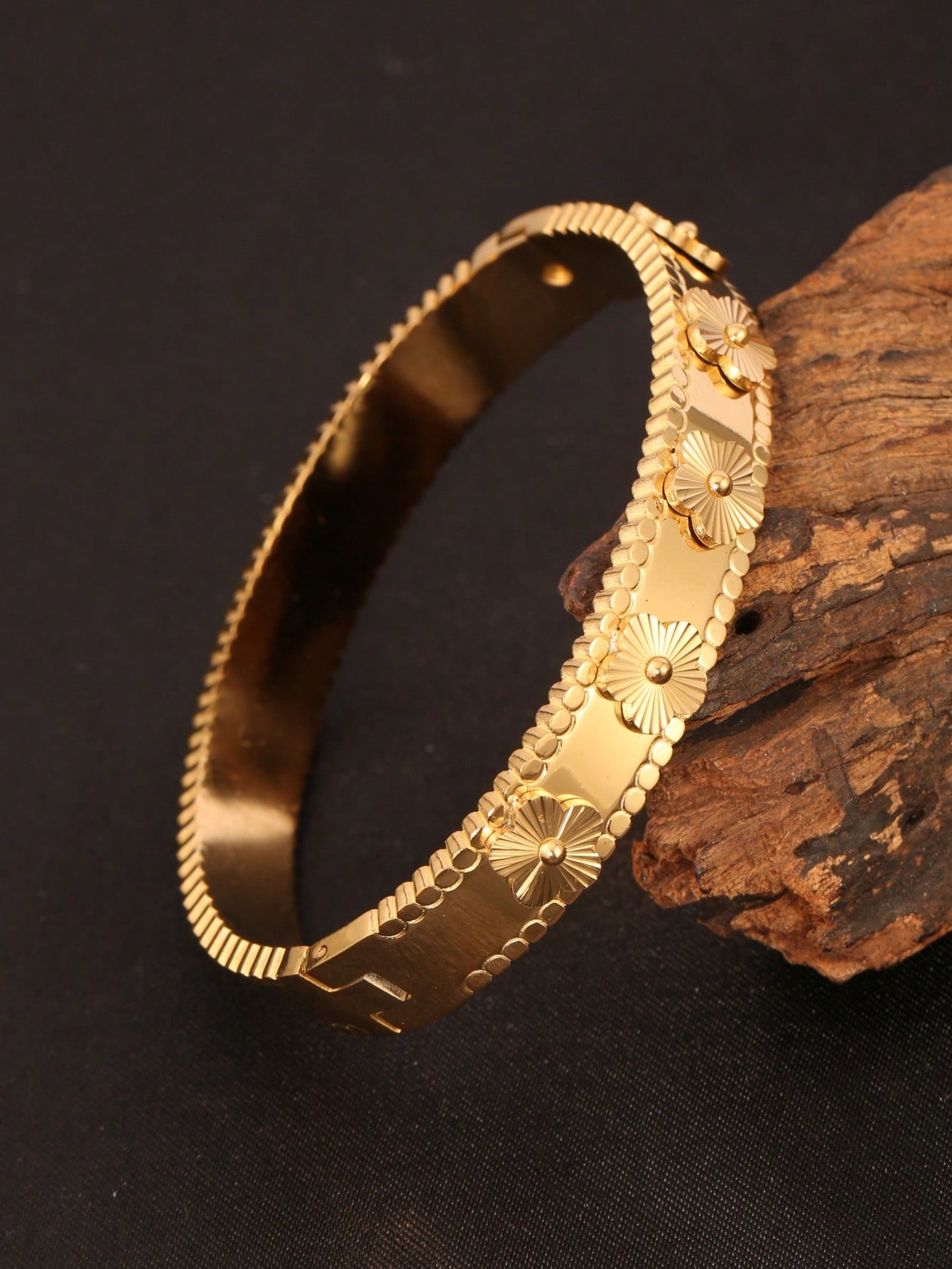 قطعة واحدة من سوار بتصميم أورو - مراجعة Luxury Lifestyle Jewelry وسعره